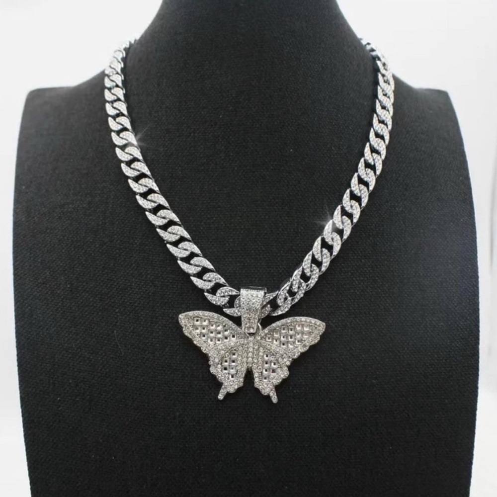Brand New Silver Color Butterfly Cuban Link Necklace (Fashion Jewelry)